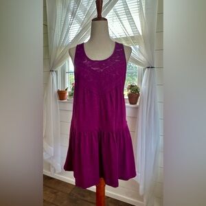 EXPRESS PLUM TANK TOP WITH LACE DETAIL 
SIZE: MEDIUM